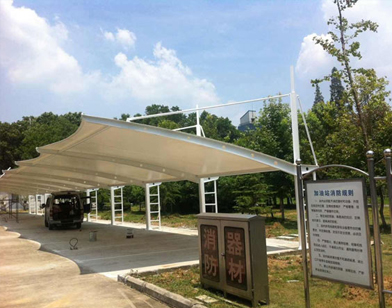 熱烈祝賀公司與南京解放軍73419部隊簽約成功，汽車棚已順利通過驗收，景觀棚一帆風(fēng)順，正在施工中