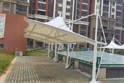 固鎮(zhèn)縣溫莎城堡膜結構車棚順利完工
