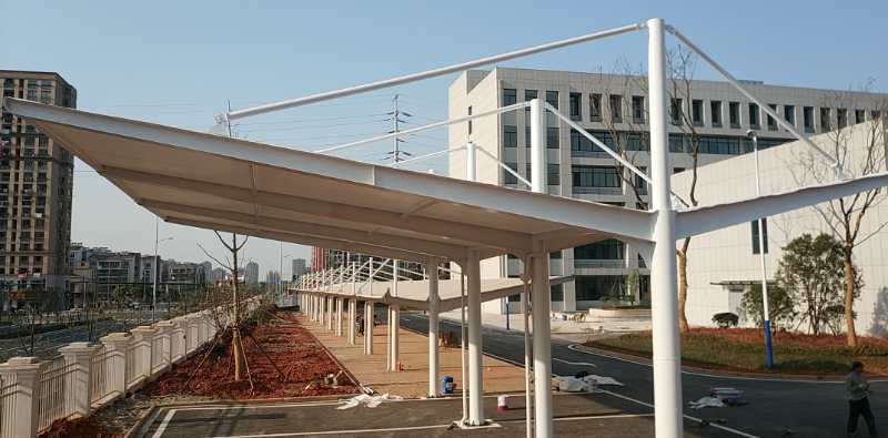 蕪湖市技師學(xué)院追加公交車雨棚交付使用
