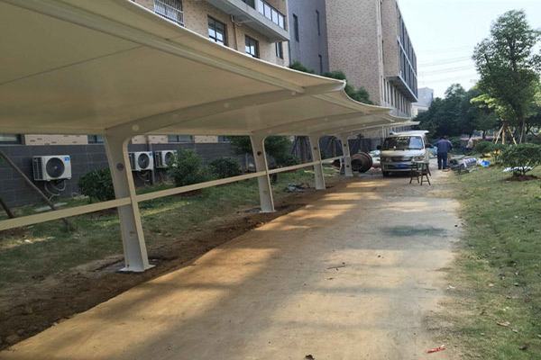 熱烈祝賀六安金寨小學(xué)自行車棚順利竣工