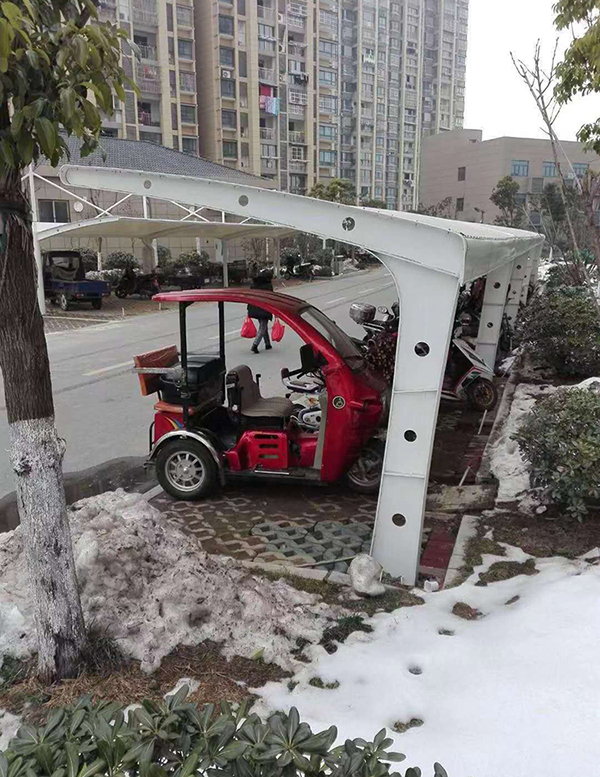 祝賀南京溧水區(qū)秦淮東郡等十小區(qū)近六千平充電樁雨棚順利竣工