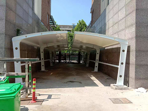 祝賀南京碧云山莊等幾個(gè)小區(qū)充電樁雨棚竣工驗(yàn)收