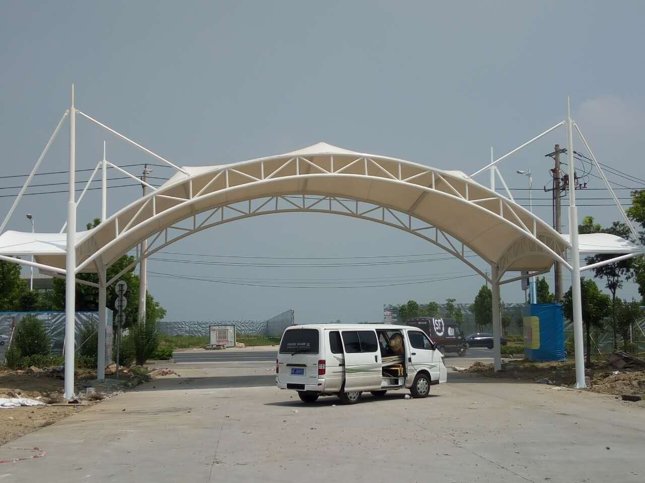 祝賀蕪湖萬開東大門膜結(jié)構(gòu)工程結(jié)束，成為園區(qū)一道亮麗風(fēng)景